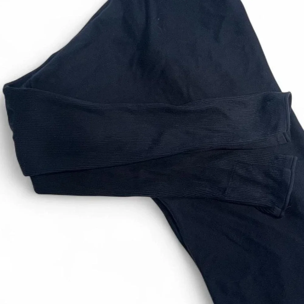 Lululemon Navy Blue Long-Sleeve Top with Ribbed Sleeves‎ and Thumb Holes